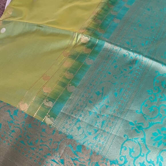 Kanchipuram Pure Silk Saree Green with Red Zari Border & Rich Pallu | Bl. Fabric - Picture 11 of 16